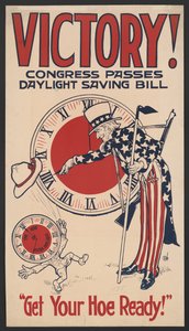 Tío Sam retrocediendo el reloj, ¡Victoria! El Congreso aprueba la ley de ahorro de luz diurna, ¡Prepara tu azada!, Póster de ahorro de luz diurna durante la Primera Guerra Mundial, EE.UU., 1918