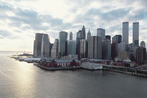 Vista hacia el Distrito Financiero a través del East River de American School