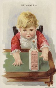 Niño sentado en la mesa