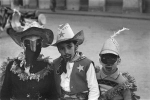CROTONE, NIÑOS CON MÁSCARAS