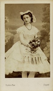 Retrato de la bailarina de ballet Marfa Muravyeva de Andre Adolphe Eugene Disderi