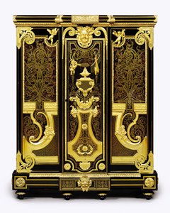 Pequeña armoire con montura de bronce dorado Luis XIV, 1700-10 de Andre Charles Boulle