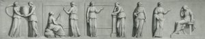 Un panel grisalla que representa figuras femeninas, incluidas musas