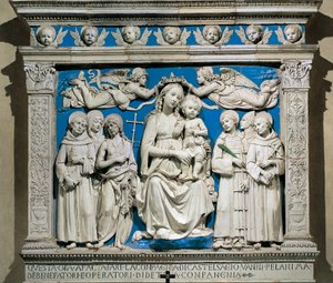 Madonna y Niño con Santos, por Andrea della Robbia (1435-1525), terracota vidriada, Capilla Medici, Iglesia de Santa Croce, Florencia, Italia