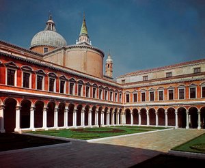 Arquitectura renacentista: vista del claustro de la iglesia de San Giorgio Maggiore diseñada por el arquitecto Andrea Palladio (1508-1580) 1566 Venecia, Italia