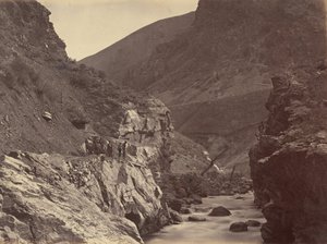 Lámina 41. Weber Canon, desde abajo de la Puerta del Diablo,1869 (foto) de Andrew Joseph Russell