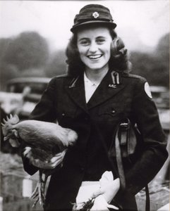 Kick Kennedy con uniforme de la Cruz Roja Americana en Londres, c.1943 de Thomas Kelly