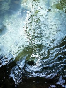 Remolino de aguas azul oscuro de Angelo Cerantola