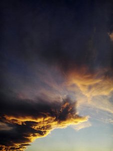 Nubes doradas espectaculares