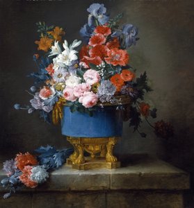 Ramo de flores en un jarrón de porcelana azul