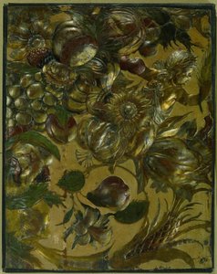 Fragmento de cuero dorado con adorno en relieve con zarcillos, flores, frutas y un putto de Anonymous