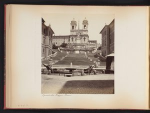 Vista de la Plaza de España, la Piazza di Spagna y la Trinità dei Monti en Roma, Italia Trepa española. rom (título en objeto) de Anonymous