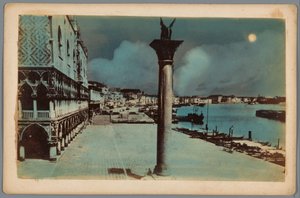 Vista de la Plaza de San Marcos con la Colonne di San Marco y la esquina del Palacio Ducal de Venecia