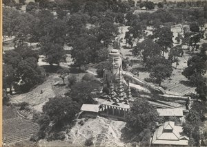Pagoda y estatua de Buda reclinado, vistas desde el aire