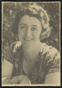 Retrato de Denise Vande Velde-Borgeaud, propietaria de una casa de moda cerrada en Bruselas y Londres de Anonymous