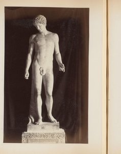 Escultura de Antinoo en los Museos Capitolinos en Roma, Italia de Anonymous
