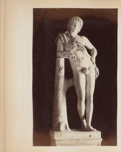 Escultura del sátiro en reposo en los Museos Capitolinos en Roma, Italia de Anonymous