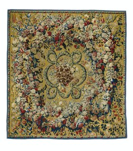 Alfombra con guirnaldas de flores