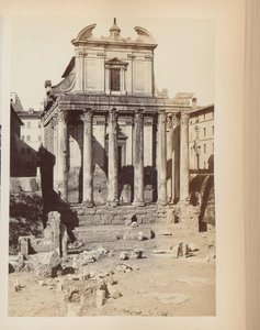 Templo de Antonino y Faustina en el Foro Romano en Roma, Italia de Anonymous