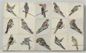 Panel de azulejos con pájaros posados ​​en clavos Campo de quince tejas