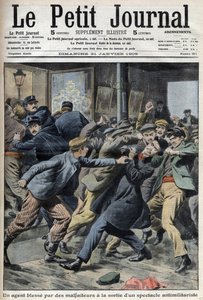 Un policía herido durante una manifestación antimilitarista en Aubervilliers, portada del periódico Petiter Journal 31 de enero de Anonymous Anonymous