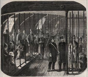 Llegada de las fuerzas a bordo durante el convoy de Toulon a Cayena (Guyana) según el Decreto del 8 de diciembre de 1851. Grabado en "Histoire des bagnes depuis leur création à nos jours" (1877) por Pierre Zaccone (1817-1895) de Anonymous Anonymous
