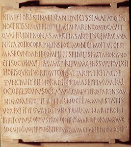 Antigüedad cristiana: inscripciones de Catania que describen el método de administración de bautismos y ritos funerarios, principios del siglo IV. Museo del Louvre, París