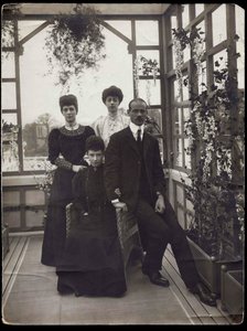 Dagmar de Dinamarca (1847-1928) - Michel Alexandrovitch de Rusia (1878-1918) - Alexandra de Dinamarca (1844-1925) y la princesa Victoria - Emperatriz viuda María Fyodorovna, Gran Duque Michael Alexandrovich, Reina Alexandra de Gran Bretaña de Anonymous Anonymous