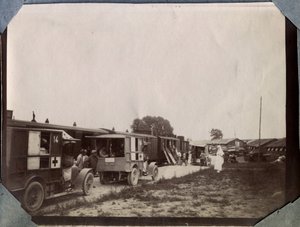 Primera Guerra Mundial 1914-1918: vacunación de soldados por enfermeras de la Cruz Roja Francesa en la estación de Saint Gilles (Saint-Gilles) en el Canal de la Mancha, Baja Normandía, Francia. Fotografía anónima junio 1917. Colección privada, Stella. de Anonymous Anonymous