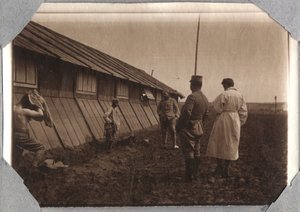 Primera Guerra Mundial 1914-1918: búsqueda de cabezas en los bordes, campamento de Couville en el Canal de la Mancha, Baja Normandía, Francia. Fotografía anónima mayo 1917. Colección privada, Stella.