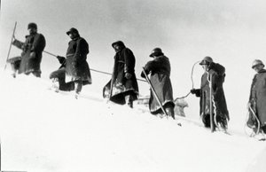 Primera Guerra Mundial: cazadores alpinos italianos (alpino o alpini) durante un ascenso de Anonymous Anonymous