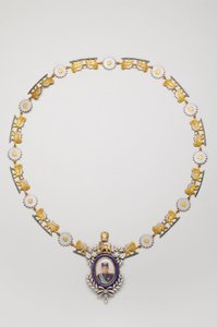 Irán - Decoración Imperial de Retrato: Collar con el retrato de Ahmad Shah, Rey Qajar - principios del siglo XX de Anonymous Anonymous