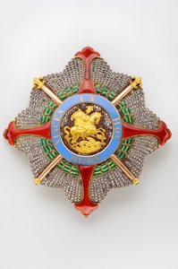 Reino de las Dos Sicilias - Casa Real de las Dos Sicilias: placa de la Orden de San Jorge de la Reunión - Modelo para el Gran Maestre - principios del siglo XIX - Oro, plata, marcasita y esmaltes - D 8.5 cm; peso 80 g - Colección privada de Anonymous Anonymous