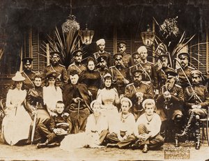 Los miembros de la familia Romanov, durante las maniobras militares de verano en Krasnoie Selo (San Petersburgo) de Anonymous Anonymous