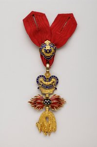Orden del Toisón de Oro: Toisón de Oro austriaco - Insignia reducida - 1850-1900 - Oro y esmaltes - H: 7.6 cm; W: 4.5 cm; Peso: 42 g - Colección privada de Anonymous Anonymous