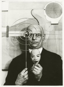 Oskar Schlemmer (1888-1943), Anónimo. Fotografía de Anonymous Anonymous