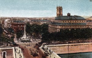 París: vista de la Place du Chatelet y el Teatro Sarah-Bernhardt (actual Teatro de la Ville). Al fondo, la Torre Saint Jacques. Fotografía de 1920 en el 