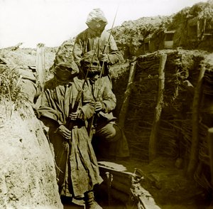 Fotografía - Placa de vidrio estereoscópica sobre la Primera Guerra Mundial: Soldado con el traje para resistir ataques de gas, Colección privada de Anonymous Anonymous