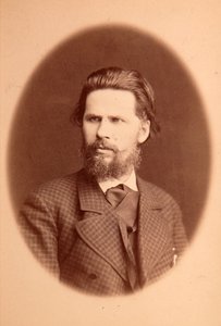 Retrato del artista Ivan Nikolaievitch (Nikolaevich) Kramskoi (1837-1887). Foto de albúmina