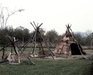 Reconstitución de una tienda de un pueblo galo. Arqueódromo de Borgoña