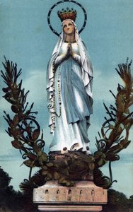 La virgen coronada en Lourdes - Altos Pirineos (65) alrededor de 1900. de Anonymous Anonymous