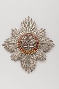 Reino Unido - Orden del Baño: placa de caballero perteneciente a Jorge IV (1762-1830), Regente, luego Rey de Inglaterra (1820-1830) - Fabricado por Rundell, Bridge & Rundell, Londres - 1813 - Oro, plata, diamantes y esmaltes - H 11,9 cm; w 10,6 cm; peso: de Anonymous Anonymous