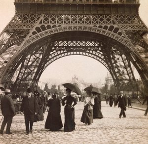 Exposición Universal de 1900 en París: Vista bajo la Torre Eiffel de Anonymous Anonymous