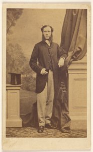 [Hombre no identificado con largas chuletas, de pie] de Antoine Claudet