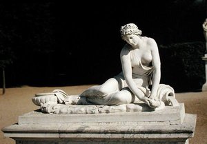Ninfa con una concha, del Parterre de Latone de Antoine Coysevox
