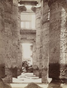 Sala hipóstila en el templo de Karnak, vista de la sala hipóstila