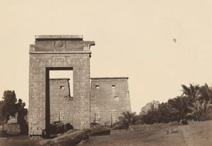 Karnak: Puerta de Khonsu de Antonio Beato