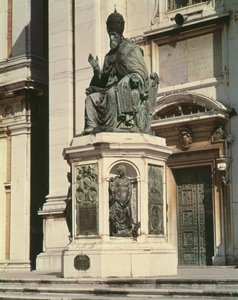 Monumento al Papa Sixto V fuera de la Basílica en Loreto de Antonio Calcagni