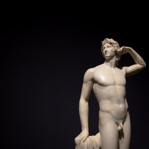 MILÁN, ITALIA - junio de 2020: la escultura antigua Apolo cacareando - 1782 - Ant..., 2019 (foto)