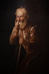 El anciano pide silencio